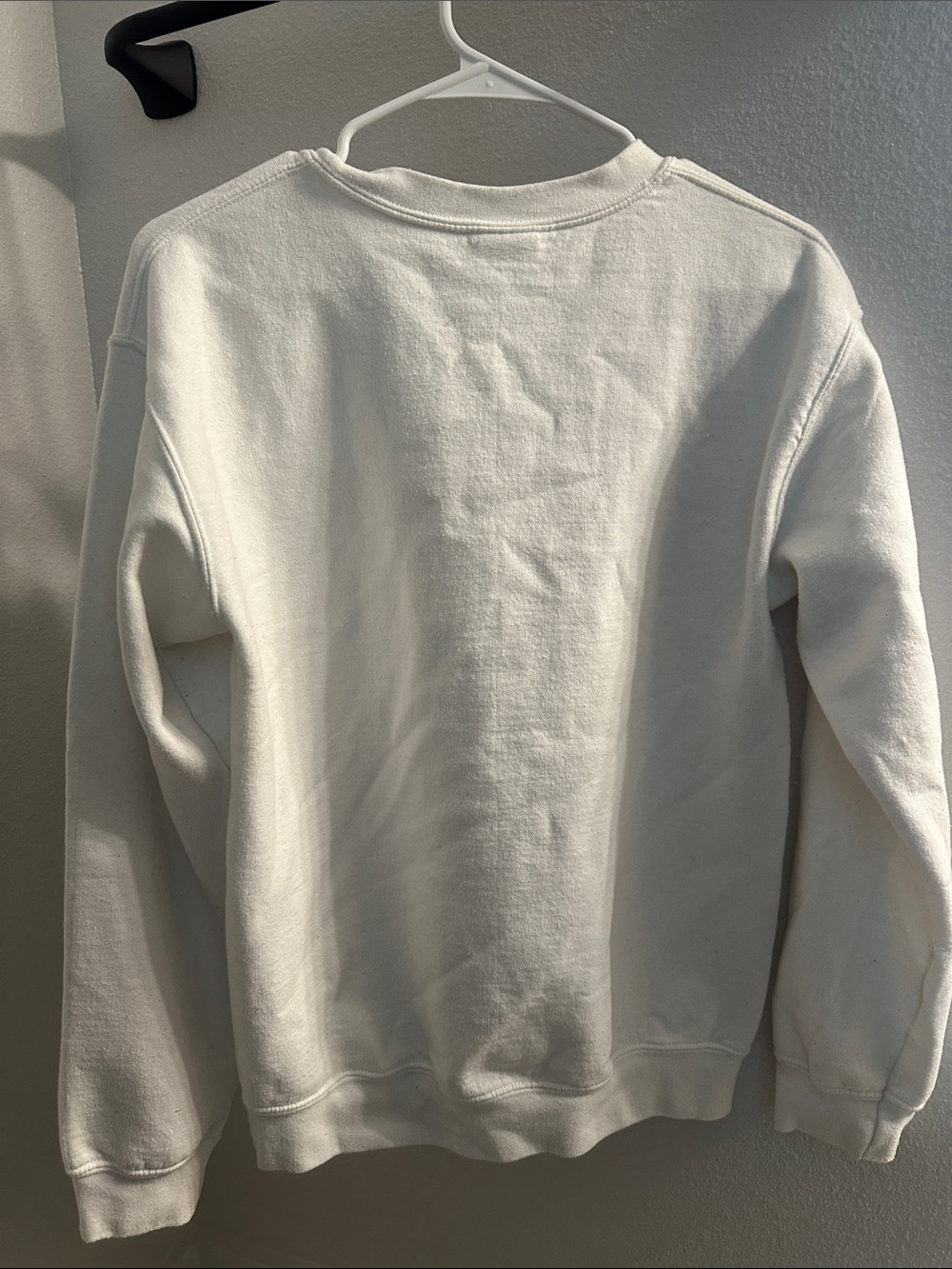Gildan White Crewneck Sweatshirt with Red "Library Feels" Print - Picture 2 of 2